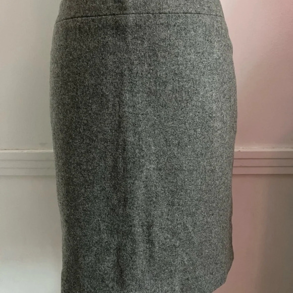 J. Crew • Grey Wool The Pencil Skirt - Picture 4 of 7